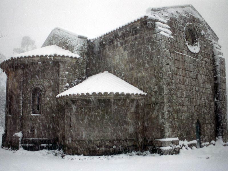 San Miguel de Breamo nevado