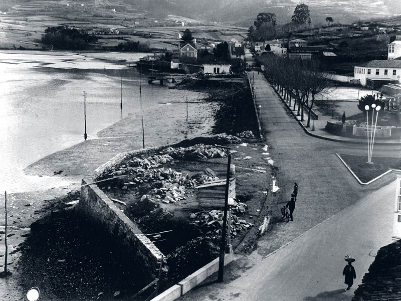 Construcción de la primera gasolinera en Pontedeume