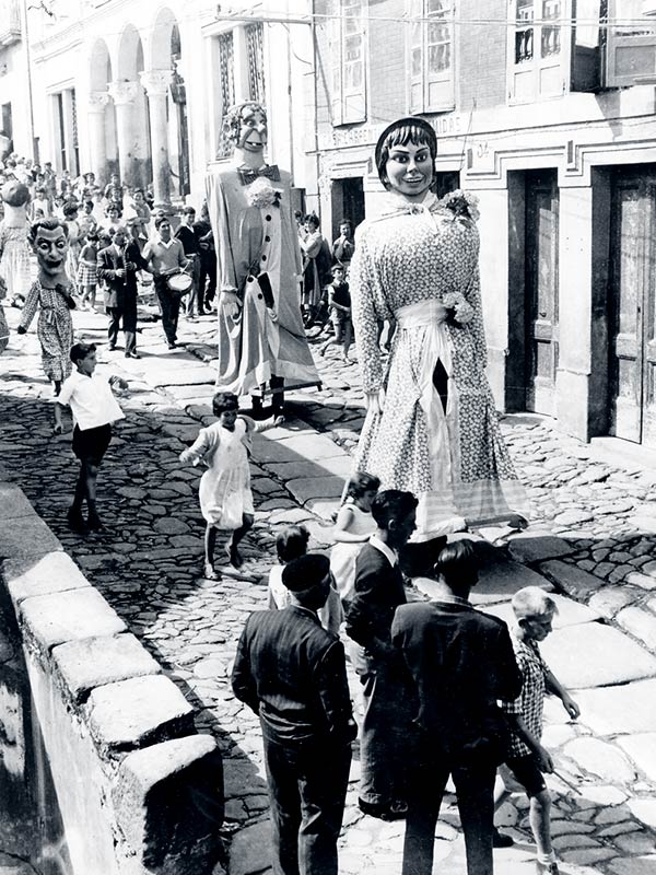 Mómaros en las fiestas de As Peras